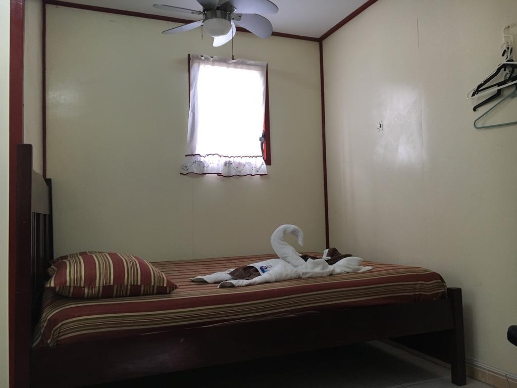 Mara'S Place 호텔 Caye Caulker 외부 사진